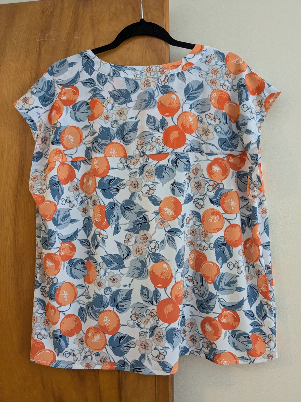 Ann Taylor Floral Orange Print V-Neck Women’s Top - Picture 2 of 8